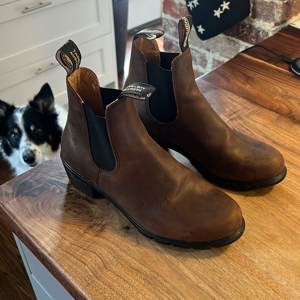 # 1673 Blundstone Womens US 10
HEELED BOOTS - ANTIQUE BROWN